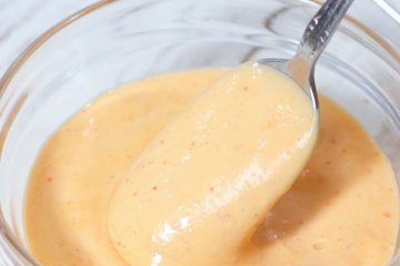 This Low Carb Spicy Mayo is the perfect keto-friendly sauce to add a sweet and spicy kick! Zero carbs!