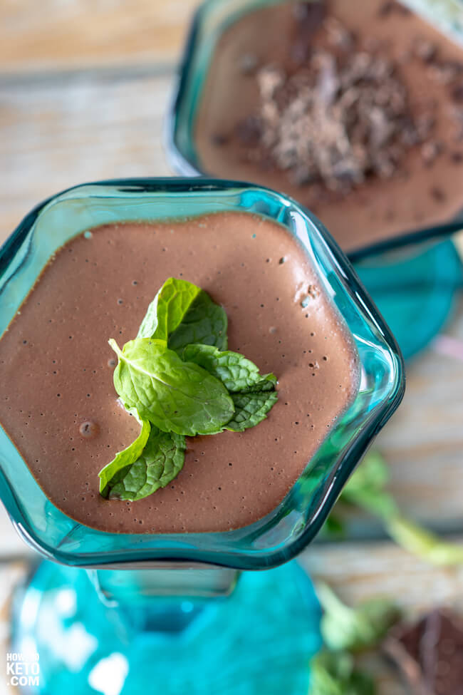 This keto chocolate mint pudding is SO rich and decadent - every spoonful is pure bliss! 