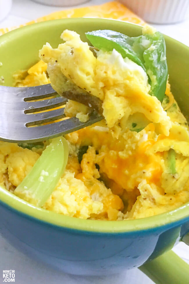 Do you struggle with busy mornings? This 2 Minute Veggie Omelet In A Mug will help ensure you start your day off right!