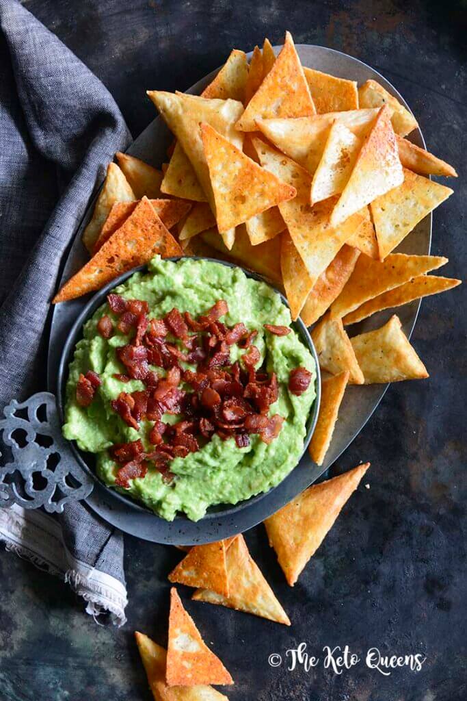 guacamole with fried tortillas