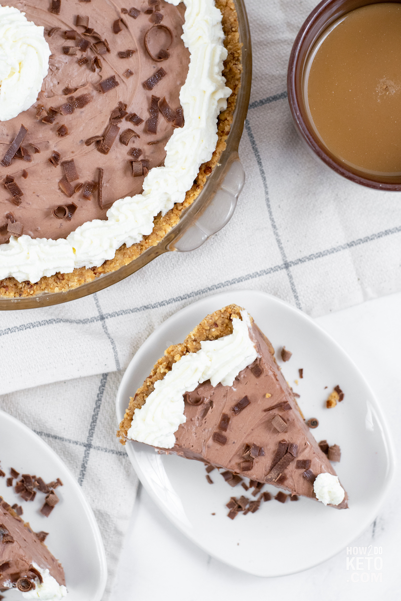 keto chocolate pie in pan and slice